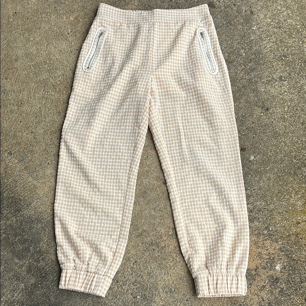 White room + Cactus Beige Checkered Pants